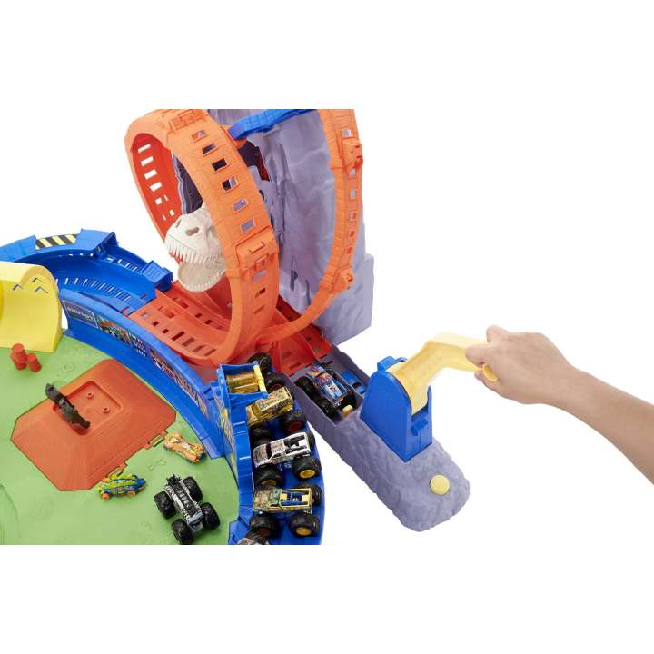 HOT WHEELS MONSTER TRUCKS VOLCANO ARENA PLAYSET